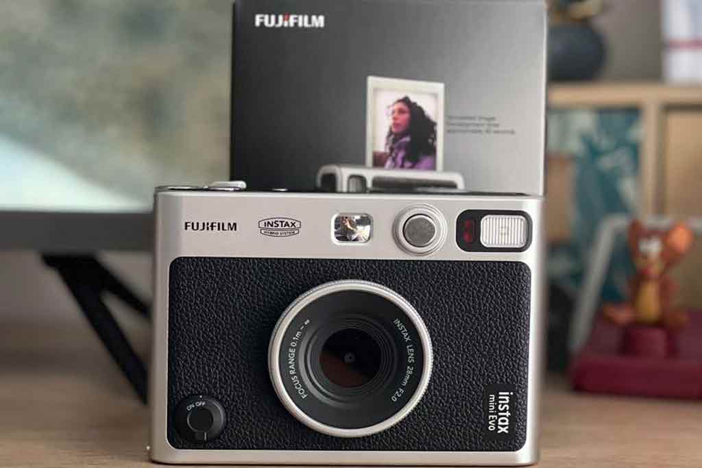 You are currently viewing Lights, Camera, Print: Discover the Fascinating World of Instant Photography with the Fujifilm Instax Mini Evo