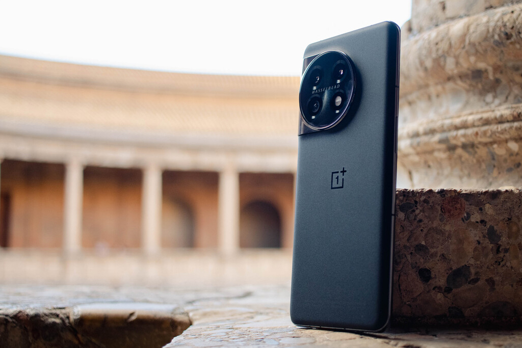 Read more about the article OnePlus 11 Review – Embracing the Future of Smartphones