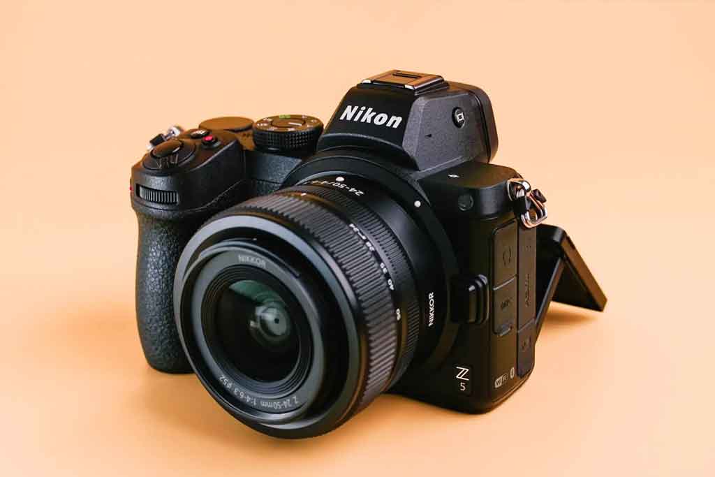 Read more about the article Nikon Z5 Review: A Masterpiece in Mirrorless Photography